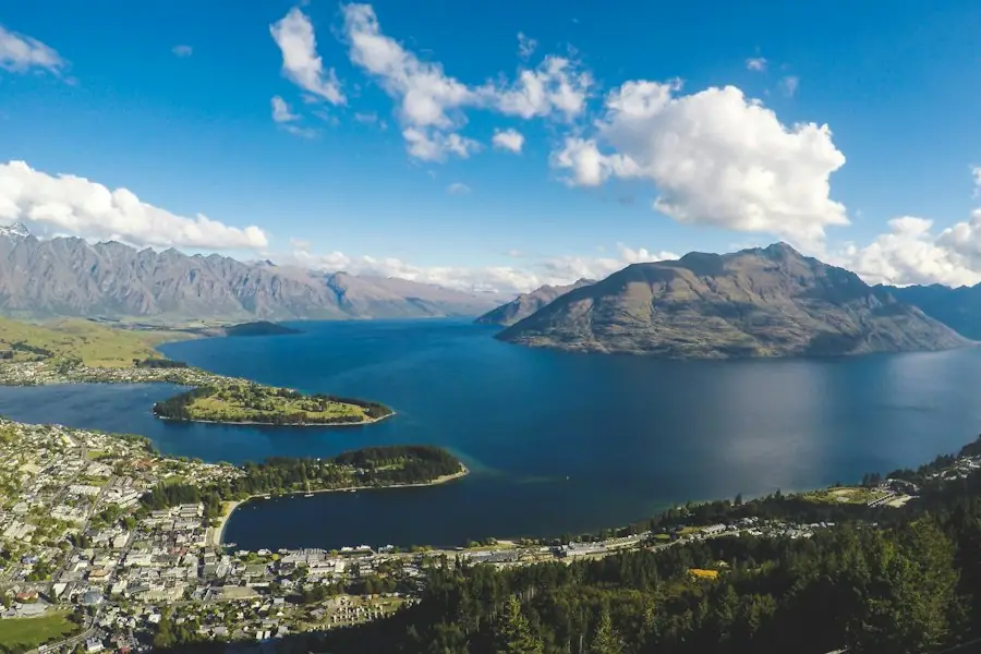 Lake and mountains in New Zealand